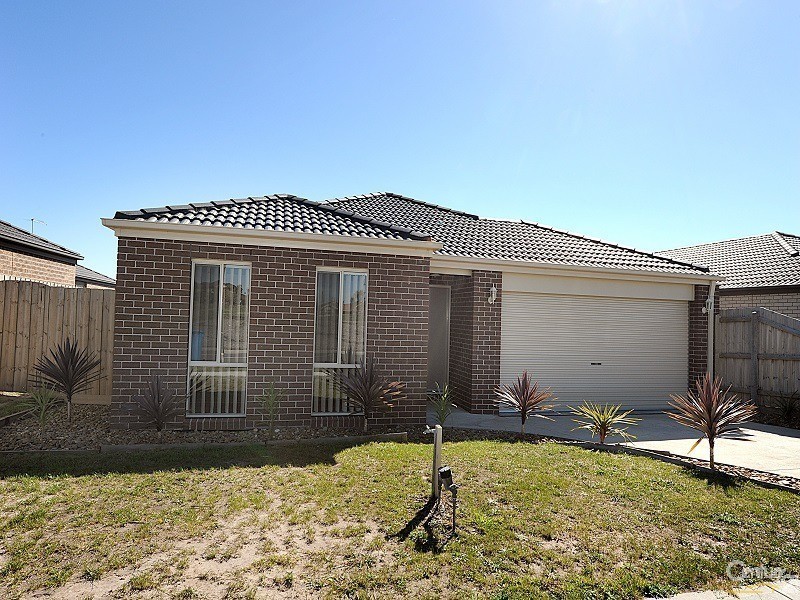 30 Kingsfield Crescent, Lynbrook VIC 3975