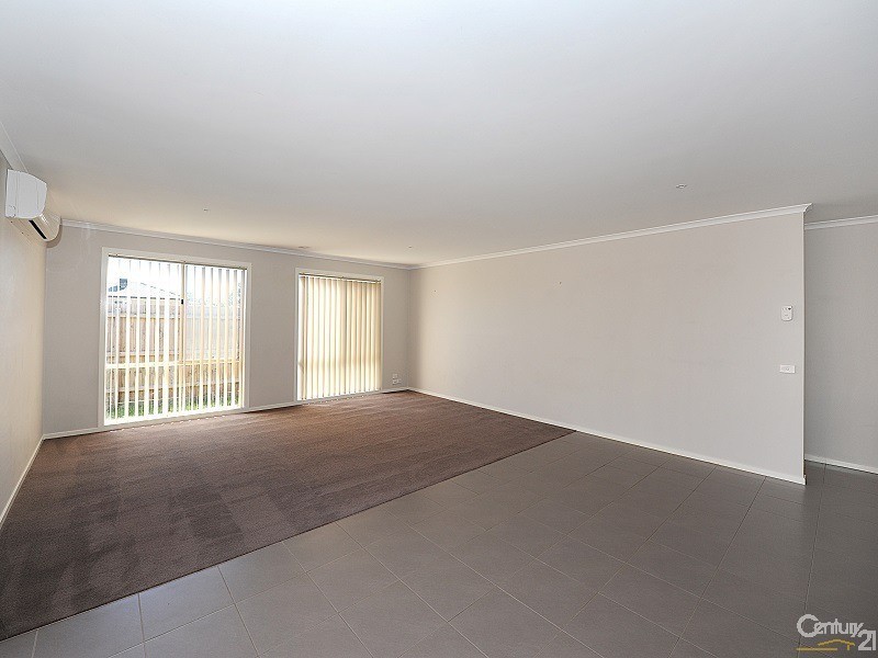 30 Kingsfield Crescent, Lynbrook VIC 3975