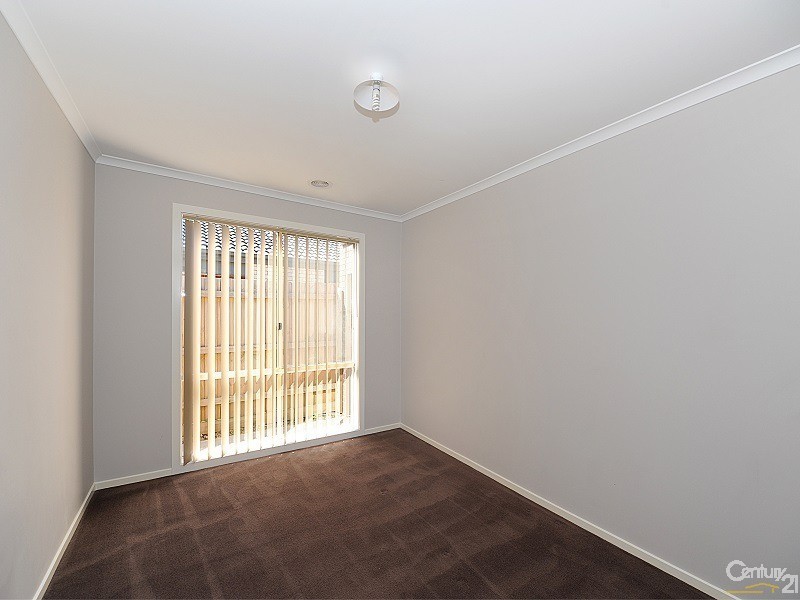 30 Kingsfield Crescent, Lynbrook VIC 3975