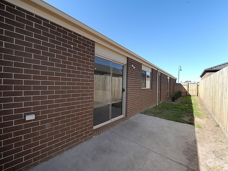 30 Kingsfield Crescent, Lynbrook VIC 3975