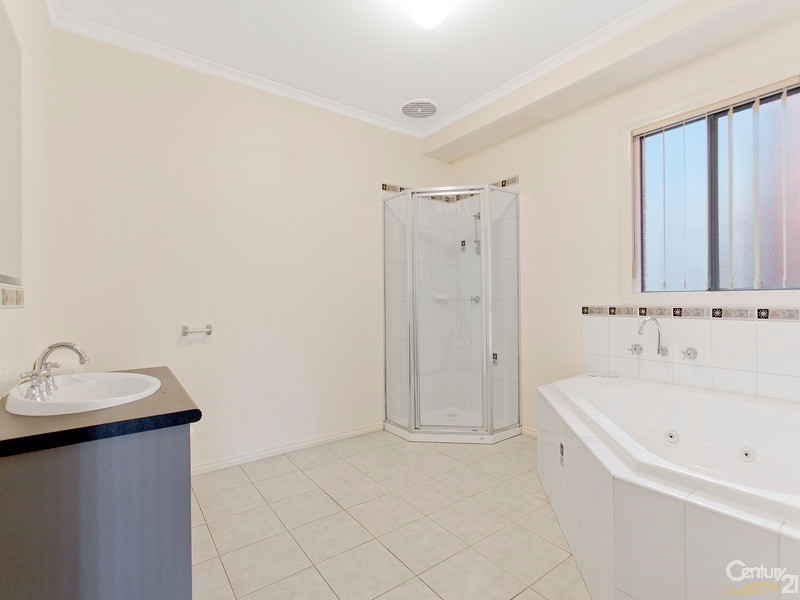 3 Denbigh Court, Berwick VIC 3806