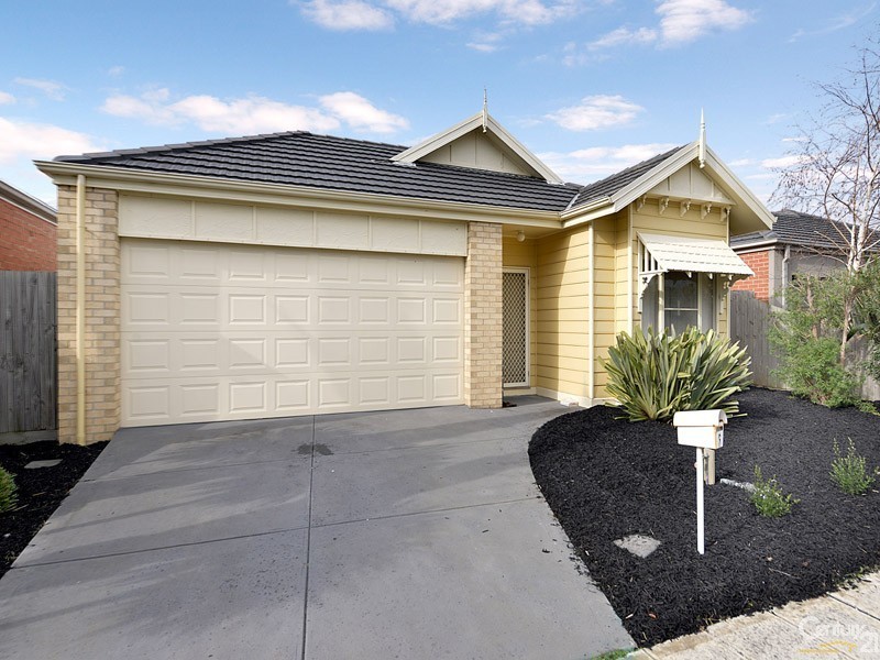 6 Boldrewood Place, Lynbrook VIC 3975