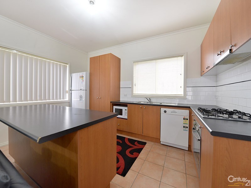 6 Boldrewood Place, Lynbrook VIC 3975