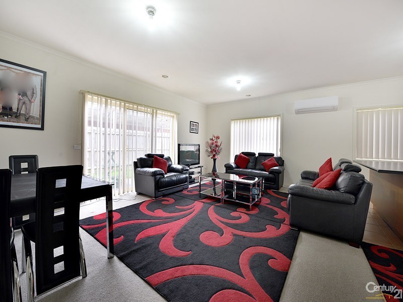 6 Boldrewood Place, Lynbrook VIC 3975