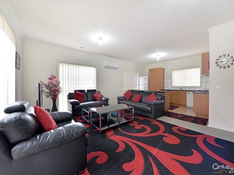 6 Boldrewood Place, Lynbrook VIC 3975