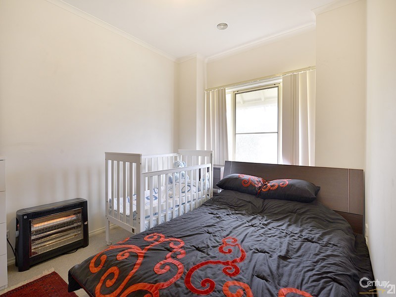 6 Boldrewood Place, Lynbrook VIC 3975