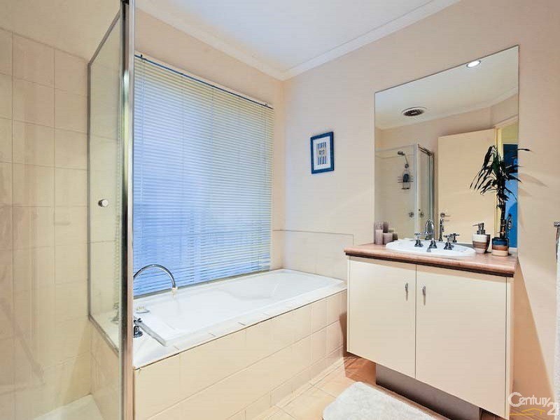 23 Charles Conder Place, Berwick VIC 3806