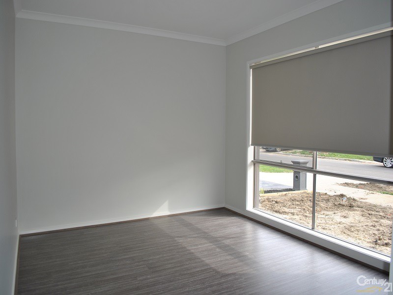 30 Chagall Parade, Clyde North VIC 3978