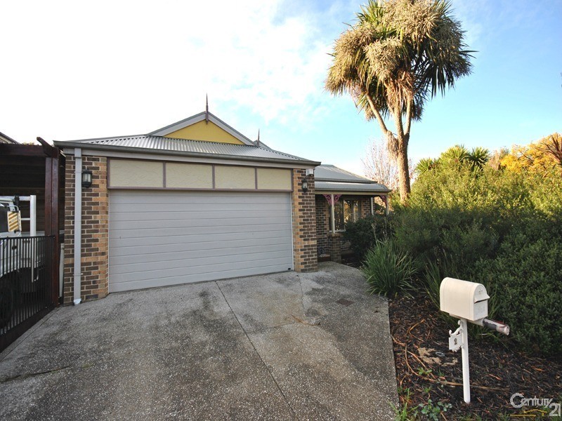 2 Don Collins Way, Berwick VIC 3806