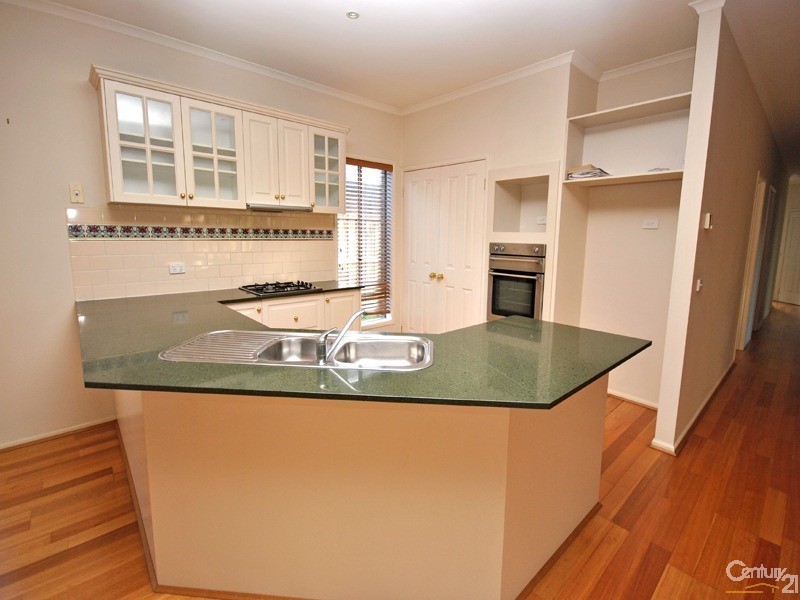 2 Don Collins Way, Berwick VIC 3806