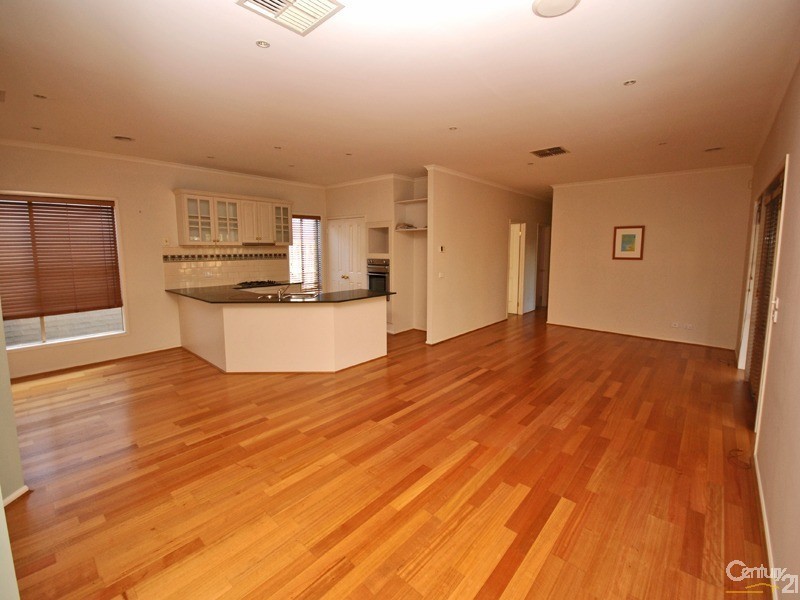 2 Don Collins Way, Berwick VIC 3806