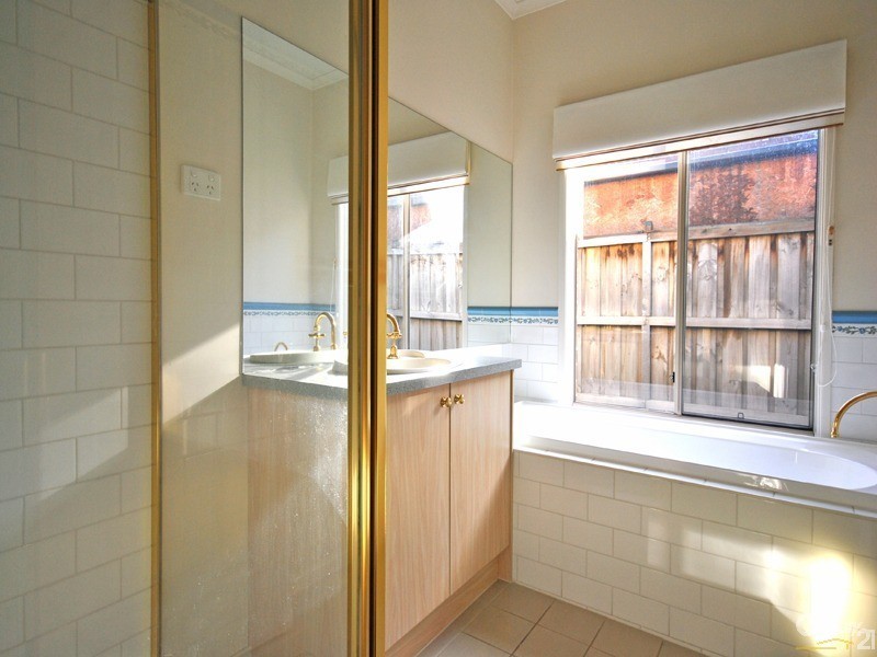 2 Don Collins Way, Berwick VIC 3806