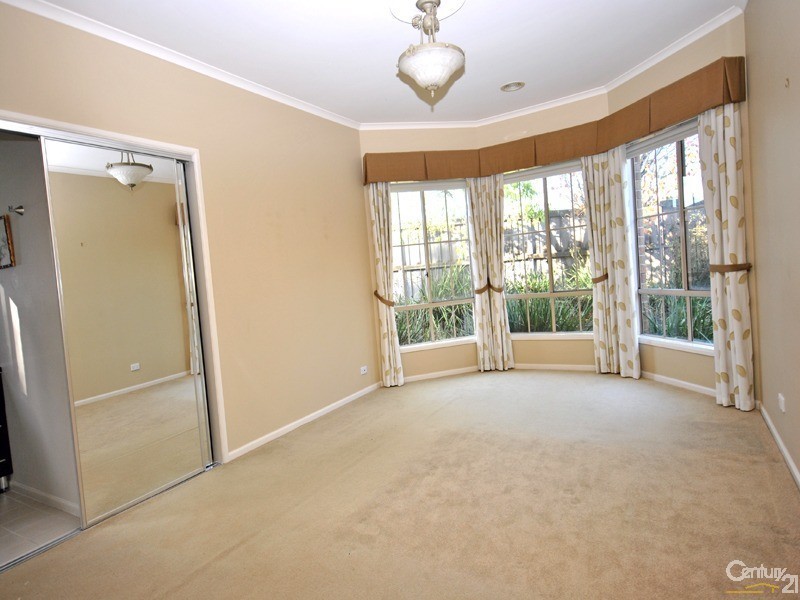 2 Don Collins Way, Berwick VIC 3806