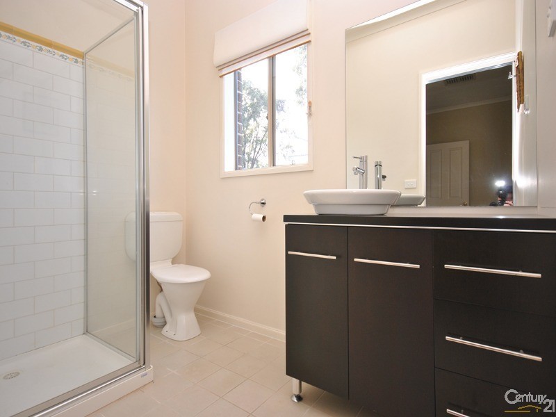 2 Don Collins Way, Berwick VIC 3806