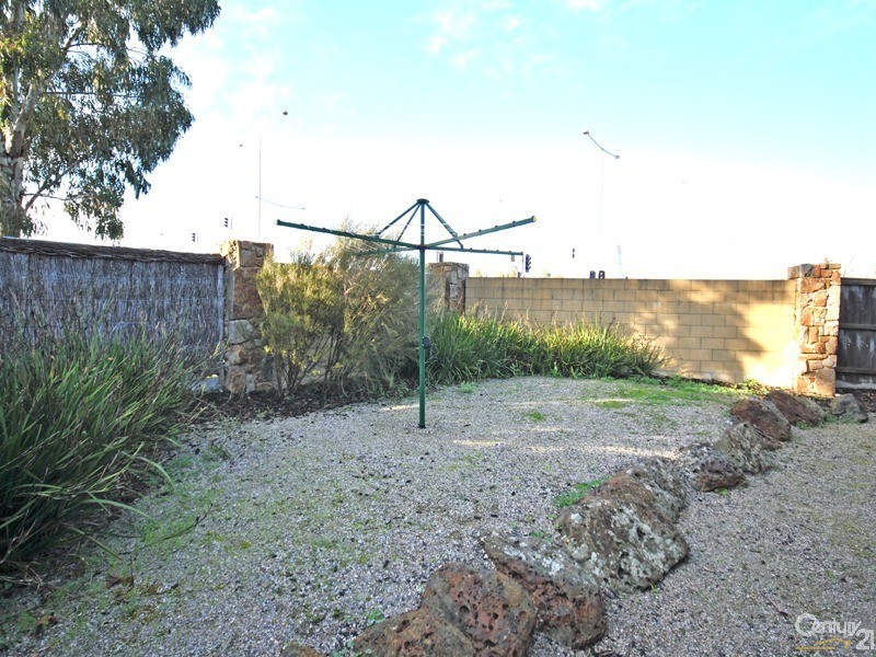 2 Don Collins Way, Berwick VIC 3806