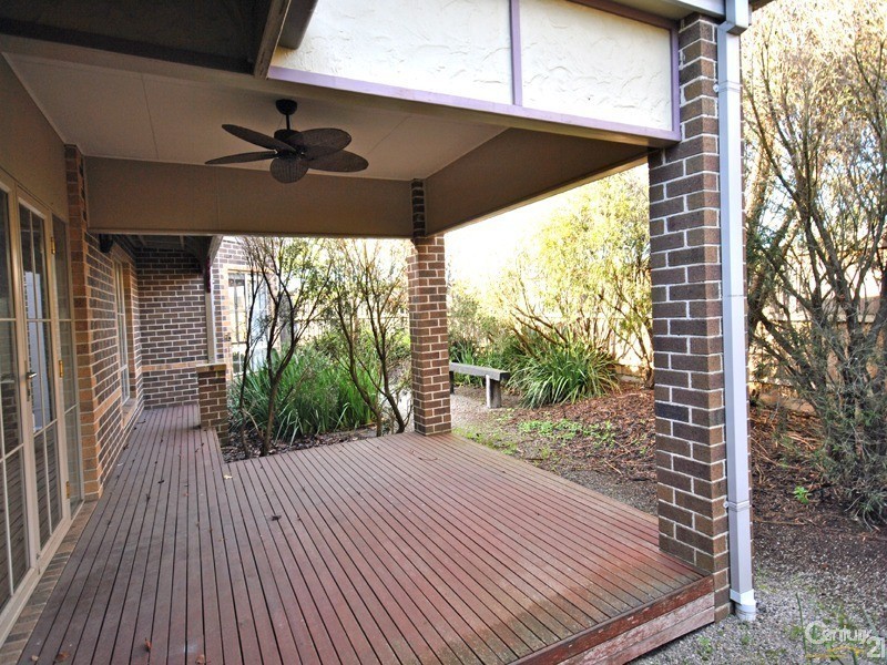 2 Don Collins Way, Berwick VIC 3806