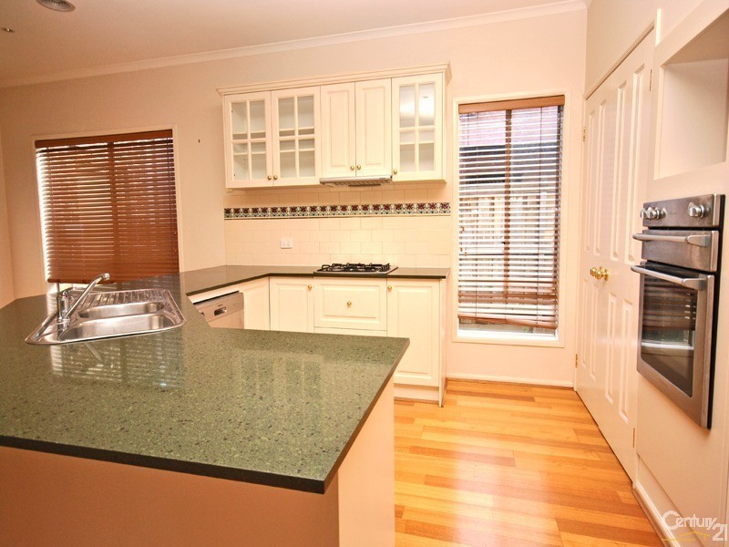 2 Don Collins Way, Berwick VIC 3806