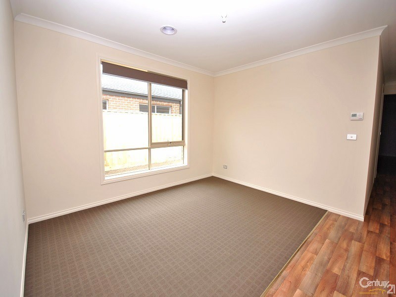 13 Longmeadow Road, Officer VIC 3809