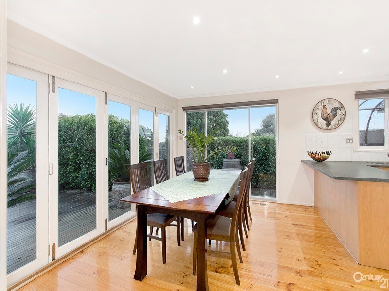 25 Zachary Hicks Crescent, Endeavour Hills VIC 3802