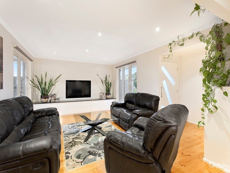 25 Zachary Hicks Crescent, Endeavour Hills VIC 3802