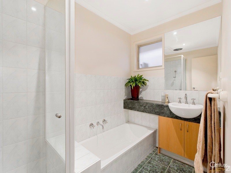 25 Zachary Hicks Crescent, Endeavour Hills VIC 3802