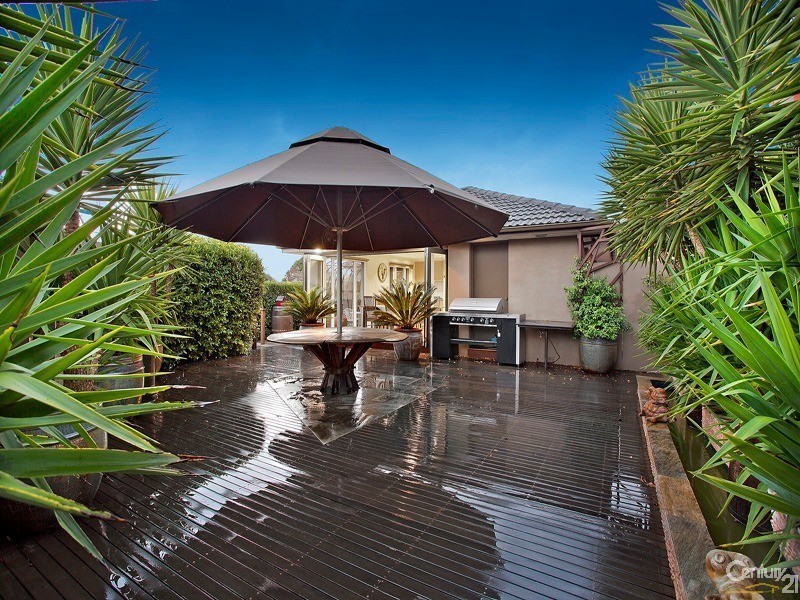 25 Zachary Hicks Crescent, Endeavour Hills VIC 3802