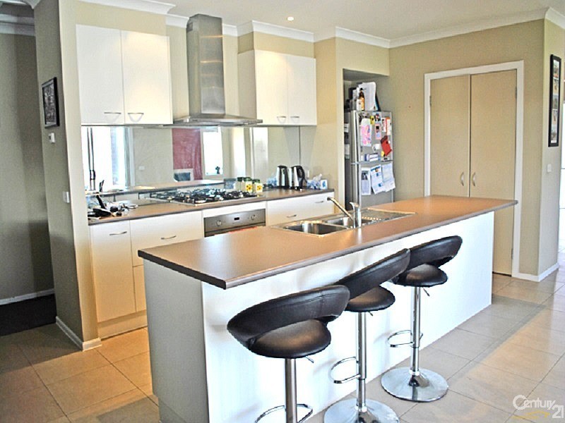 17 Don Collins Way, Berwick VIC 3806