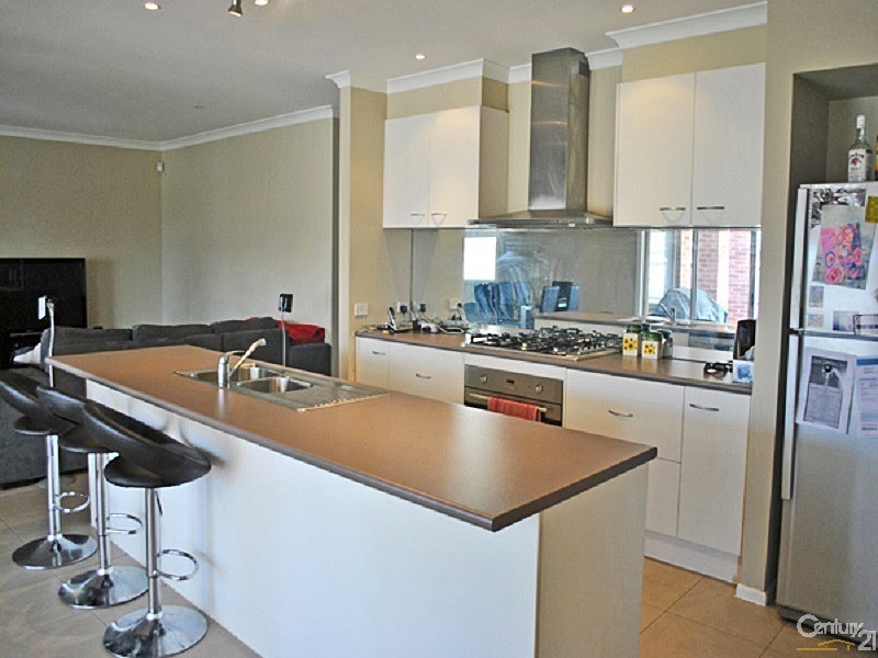 17 Don Collins Way, Berwick VIC 3806