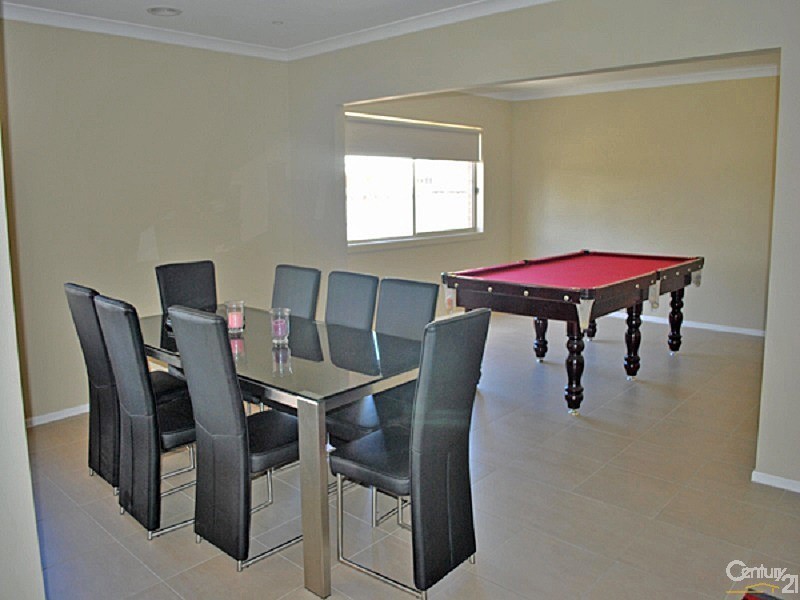 17 Don Collins Way, Berwick VIC 3806