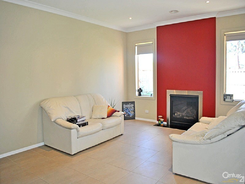 17 Don Collins Way, Berwick VIC 3806