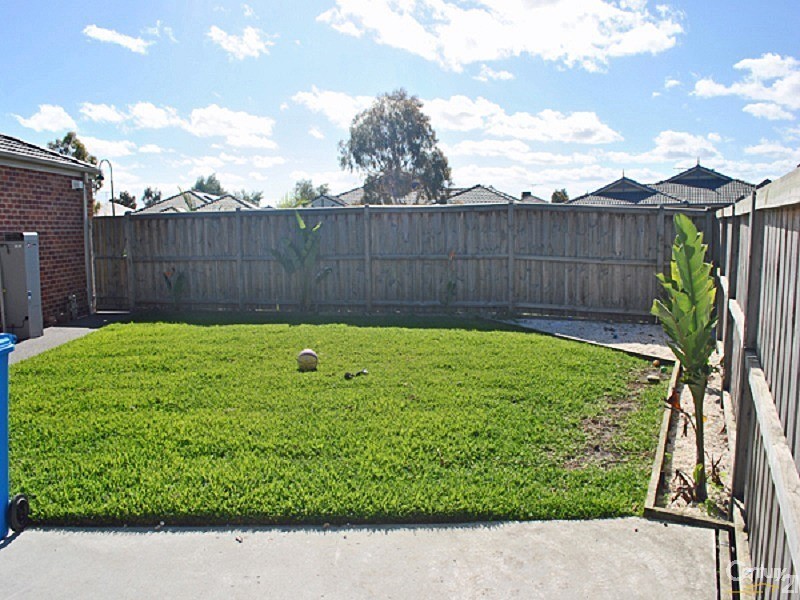 17 Don Collins Way, Berwick VIC 3806