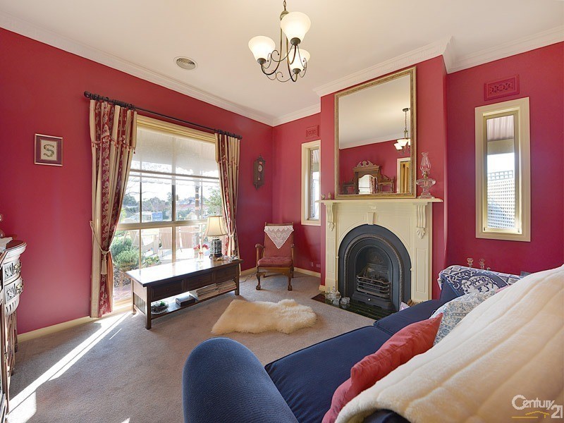 2 John Fisher Drive, Berwick VIC 3806