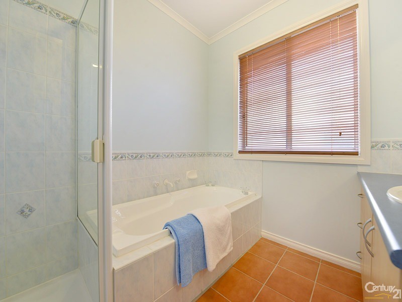 2 John Fisher Drive, Berwick VIC 3806
