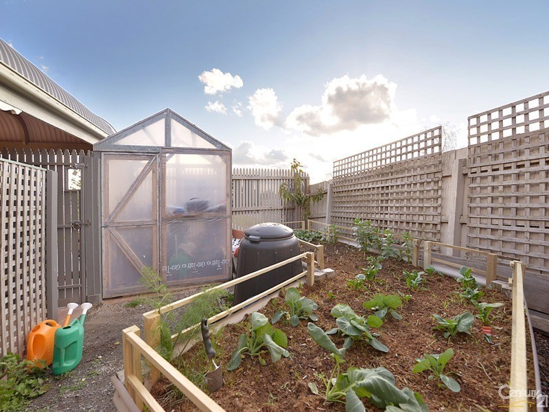 2 John Fisher Drive, Berwick VIC 3806