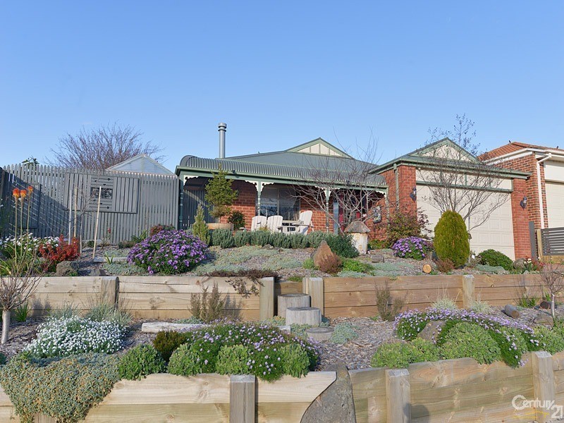 2 John Fisher Drive, Berwick VIC 3806