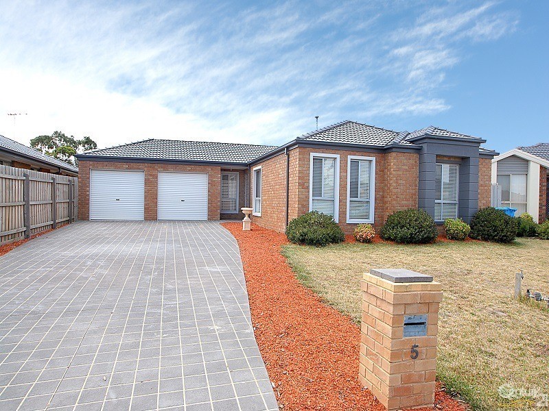 5 Chin Court, Berwick VIC 3806