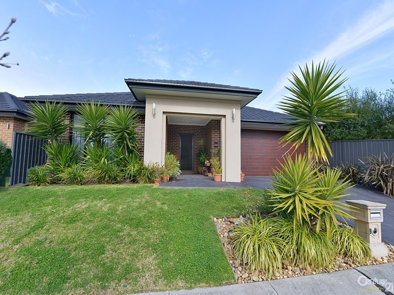 9 Merlin Drive, Cranbourne North VIC 3977