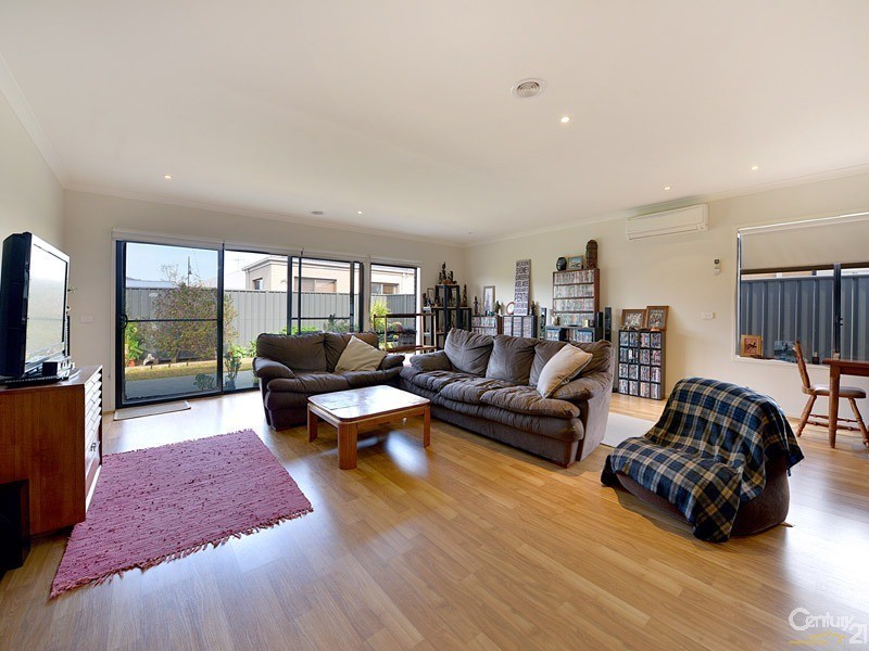 9 Merlin Drive, Cranbourne North VIC 3977