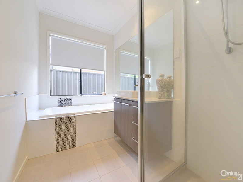 9 Merlin Drive, Cranbourne North VIC 3977