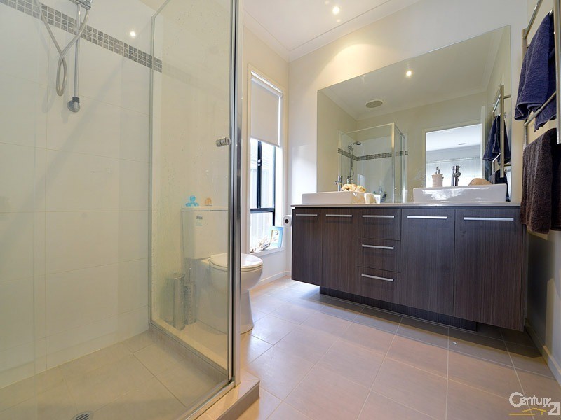 9 Merlin Drive, Cranbourne North VIC 3977