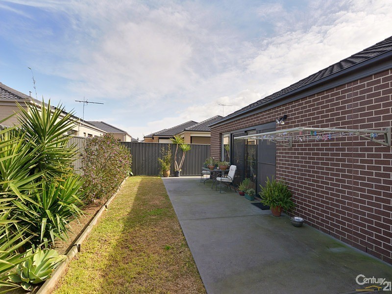 9 Merlin Drive, Cranbourne North VIC 3977