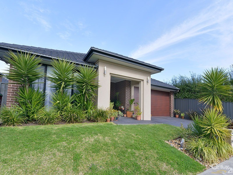 9 Merlin Drive, Cranbourne North VIC 3977