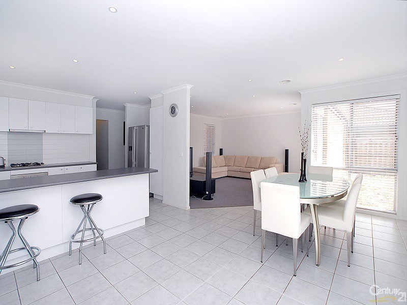 5 Chin Court, Berwick VIC 3806