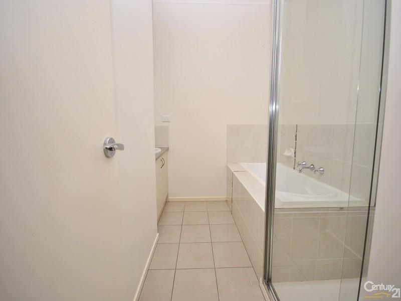 3 Elderberry Alley, Cranbourne North VIC 3977