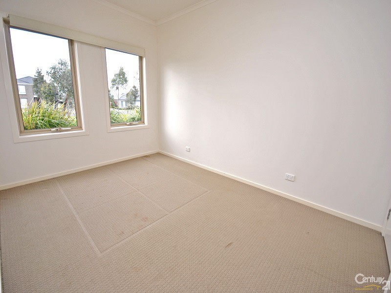 3 Elderberry Alley, Cranbourne North VIC 3977