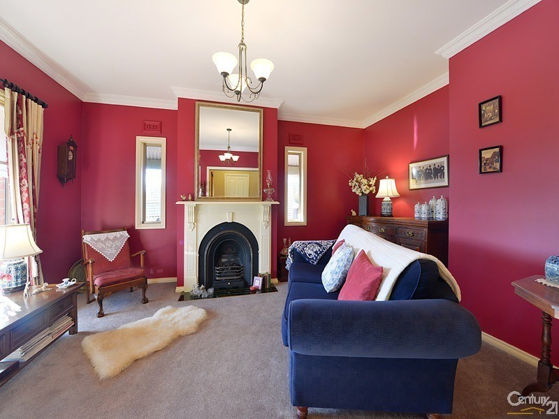 2 John Fisher Drive, Berwick VIC 3806