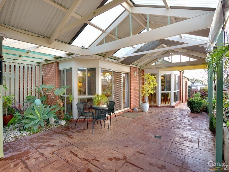 2 John Fisher Drive, Berwick VIC 3806