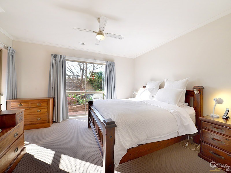 2 John Fisher Drive, Berwick VIC 3806