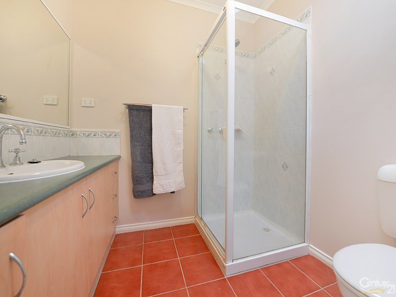 2 John Fisher Drive, Berwick VIC 3806