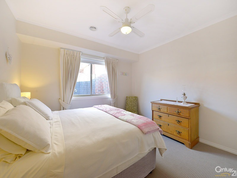 2 John Fisher Drive, Berwick VIC 3806